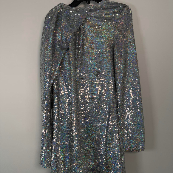 NWT Zara sequin dress puff sleeve SIZE L
Was bought for photoshoot - Picture 4 of 8